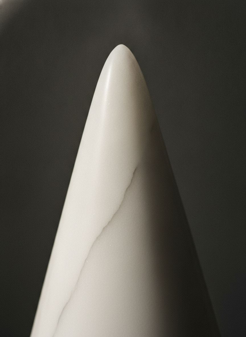Albero Falda in marmo bianco di Carrara, dettaglio