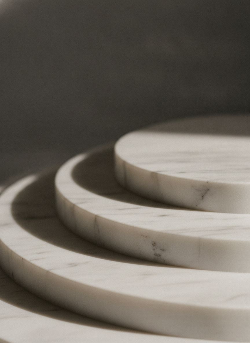 Centrotavola Anfiteatro in marmo bianco di Carrara, dettaglio