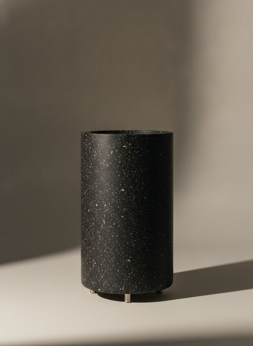 Vaso da terra Tramontana in granito nero